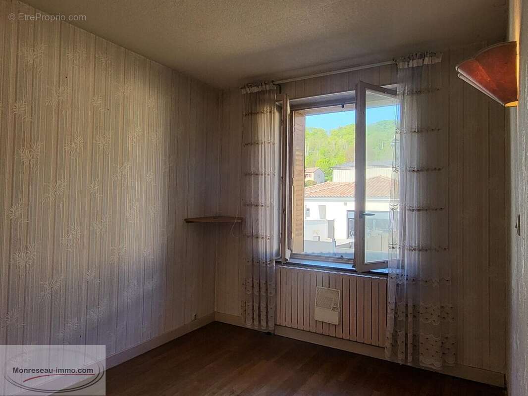 Ensemble Immobilier : 2 logements + dépendances + jardin (constructible) - photo 12