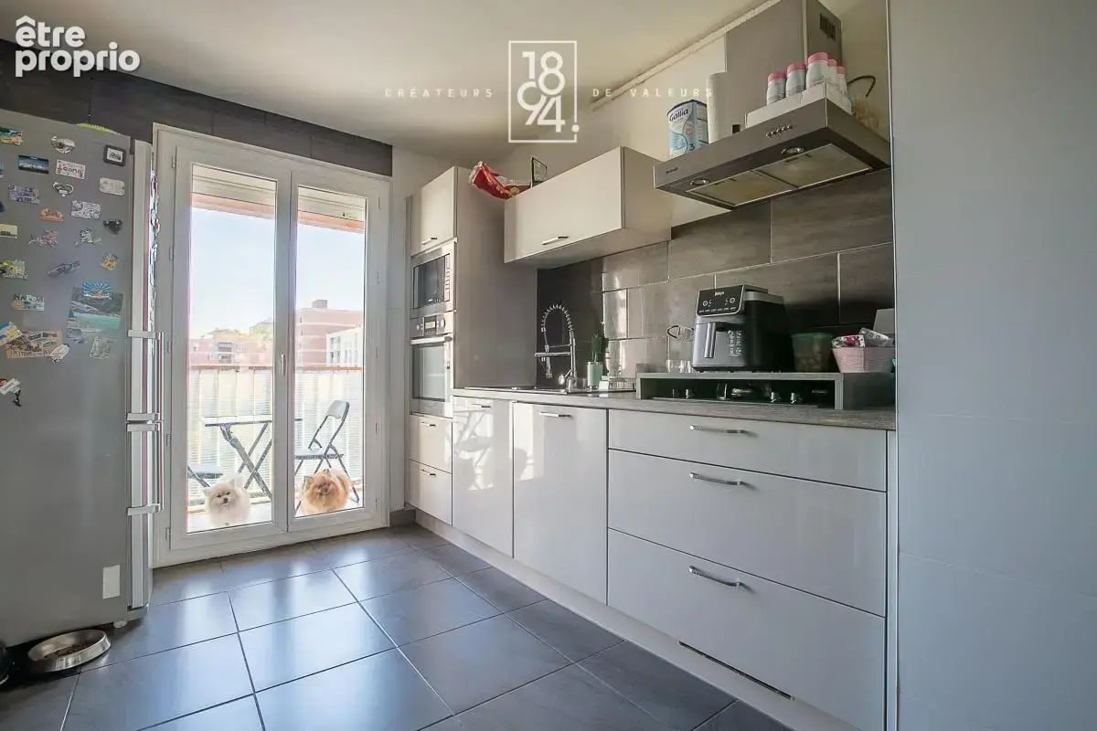 Traversant de type 4 en etage avec parking ,balcon et cave - photo 11
