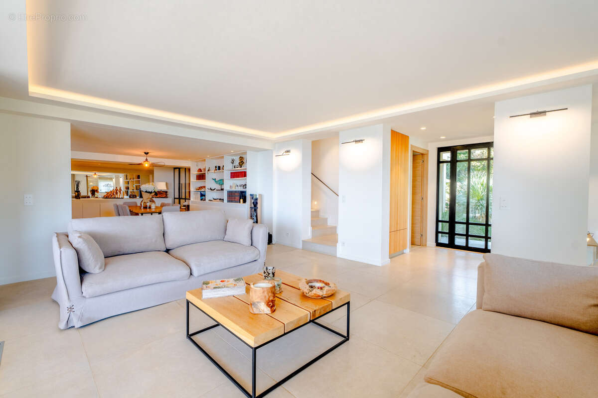 Domaine de la Nartelle villa de prestige avec piscine et vue mer dominante - photo 10
