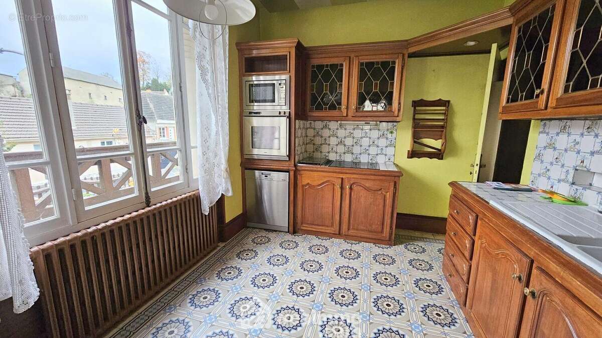 Une cuisine lumineuse de 10 m². - Maison à MALESHERBES