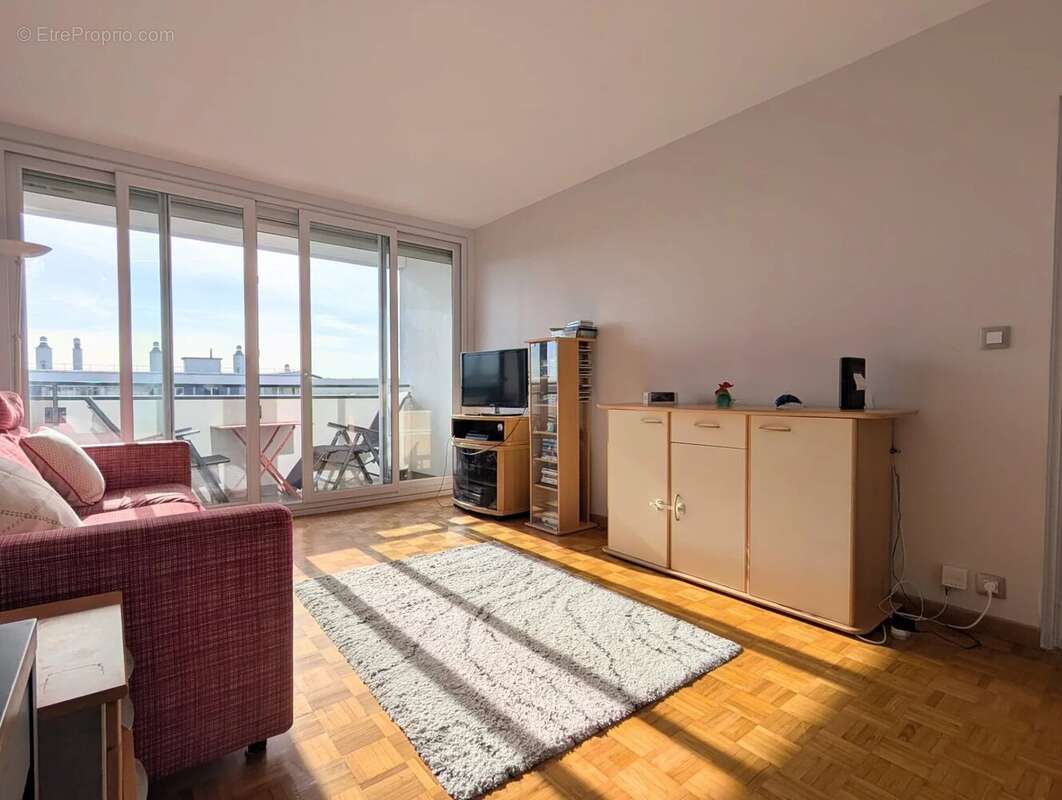 Appartement à LES CLAYES-SOUS-BOIS