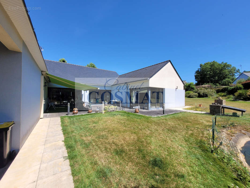 Maison plain pied de 177m2 avec piscine intérieure sur 3034m2 de terrain clos - photo 2