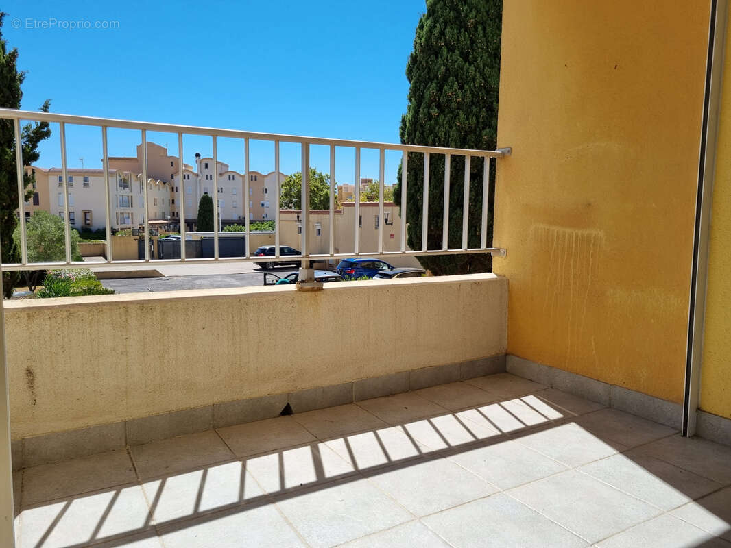 A vendre - gruissan - au coeur du port et proche de plage du grazel -  appartement 4 couchages - terrasse - pi - photo 2