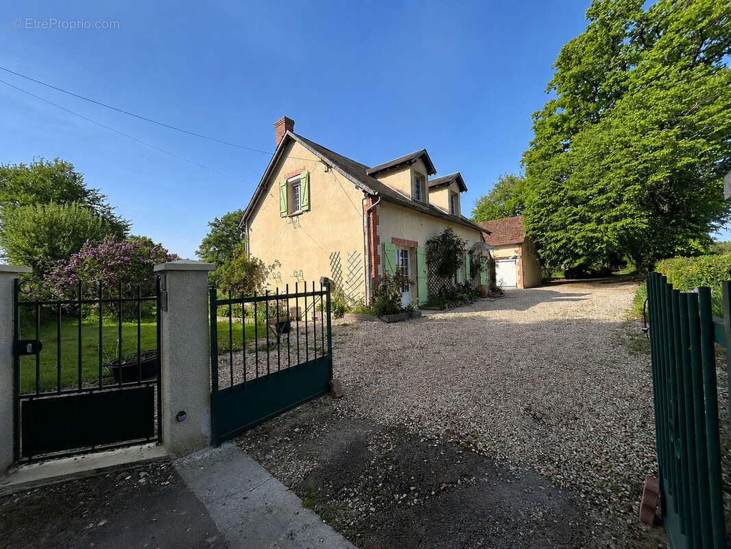 Propriété de 7473 m2 située au calme : maison avec dépendance et étang - photo 21