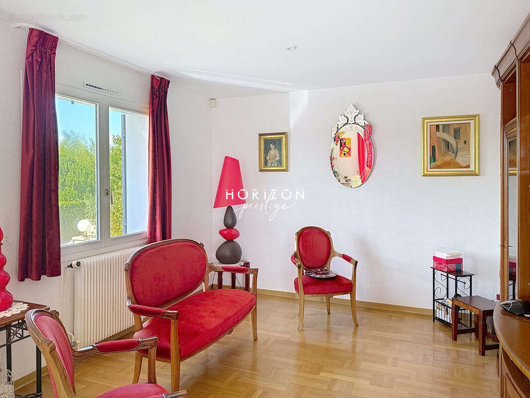 Maison à CHEVAGNY-LES-CHEVRIERES