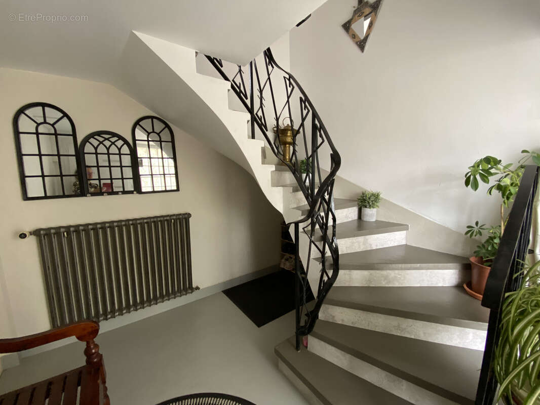 Maison à SAINT-MACAIRE-EN-MAUGES