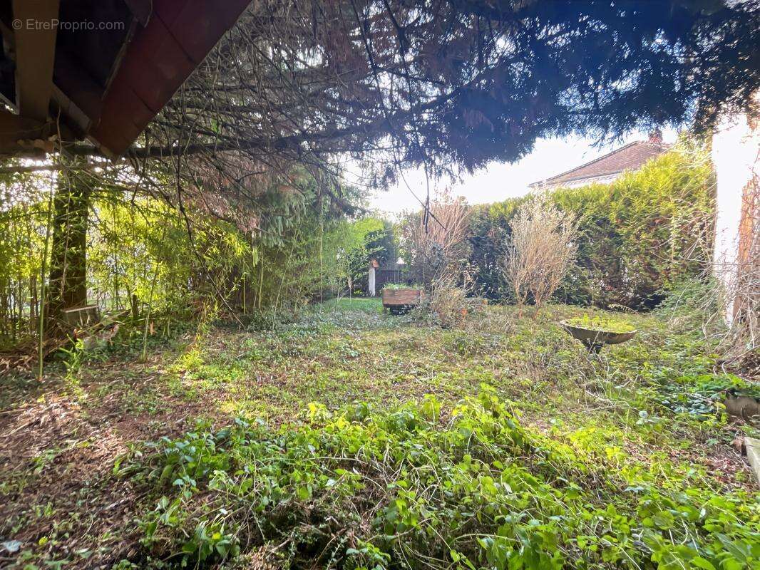 Maison à MANZAC-SUR-VERN