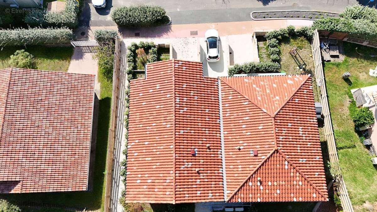 Appartement au 1er et dernier etage de type 3 pièces de 74.91 m2 avec terrasse de 7.50 m2 + 2 parking en sous sol - photo 3