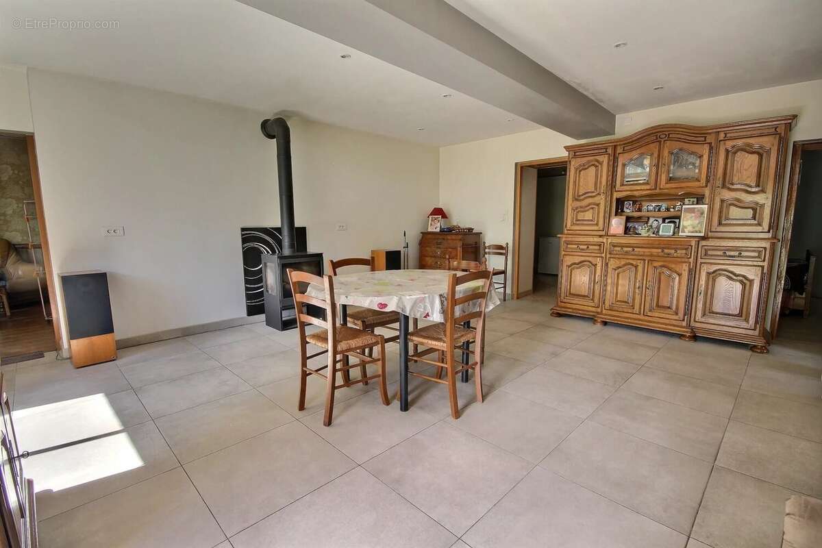 Maison à CHEVRIERES