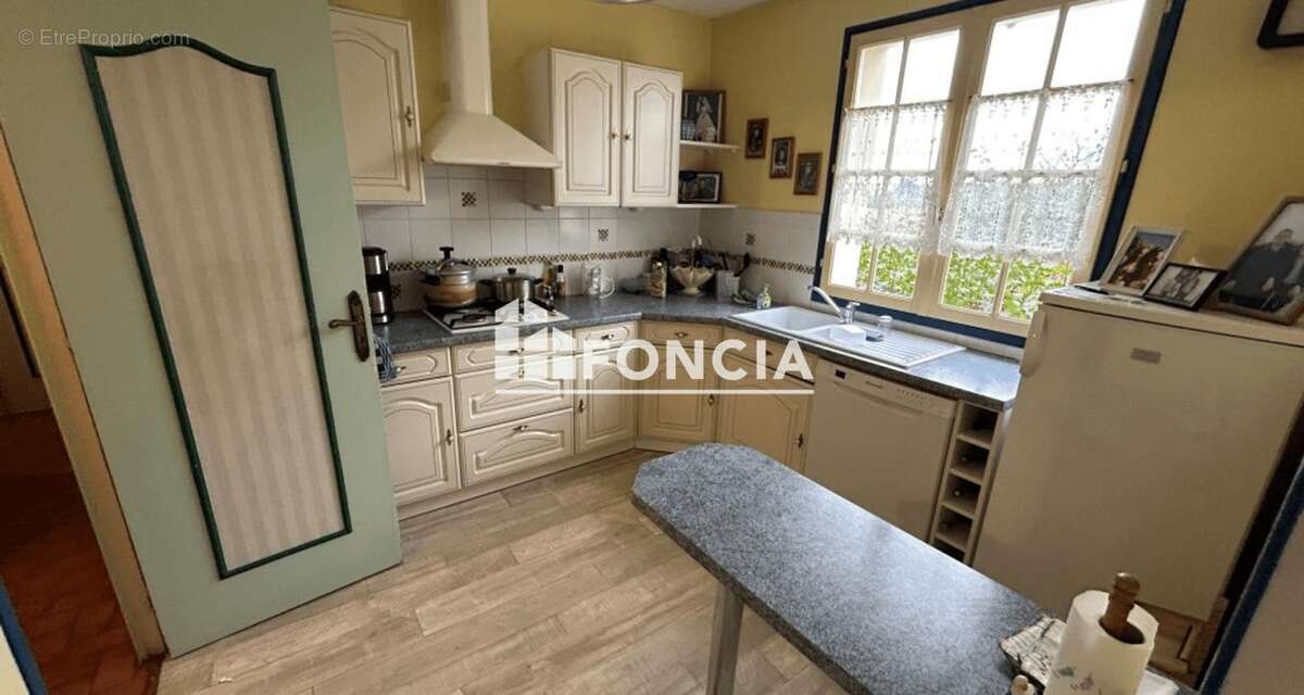 Maison à SAINT-BROLADRE