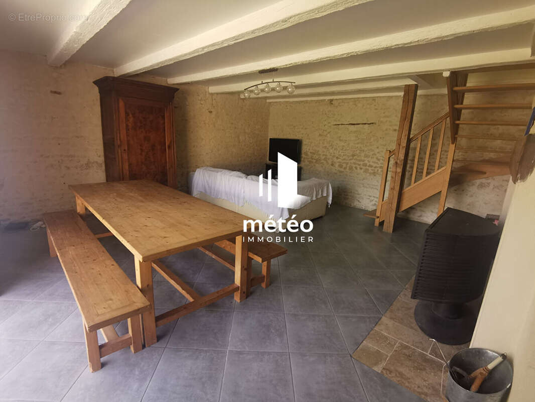 Maison à SAINTE-GEMME-LA-PLAINE