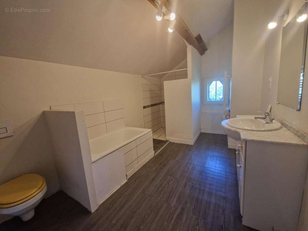 SDB WC ETAGE - Maison à GRIGNY