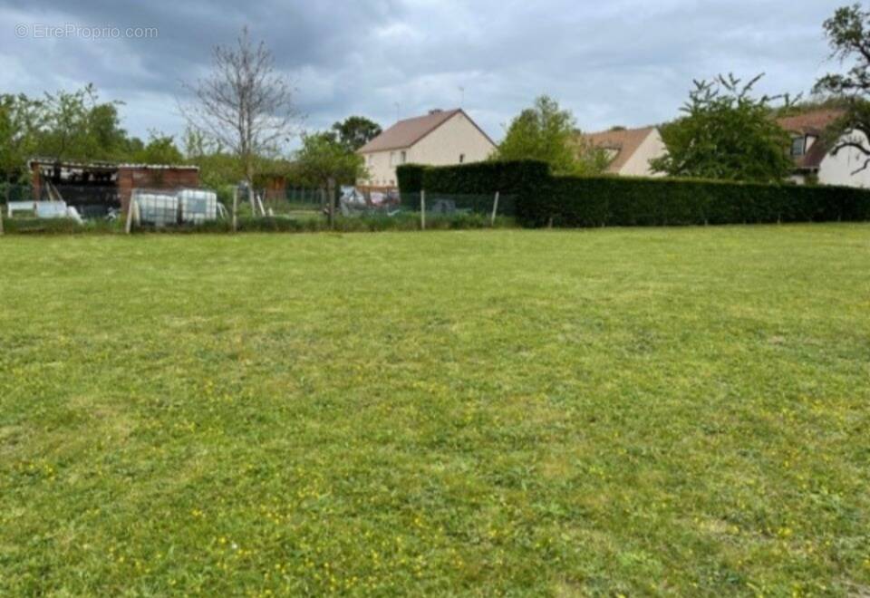 Terrain à SAINT-GERMAIN-LES-ARPAJON