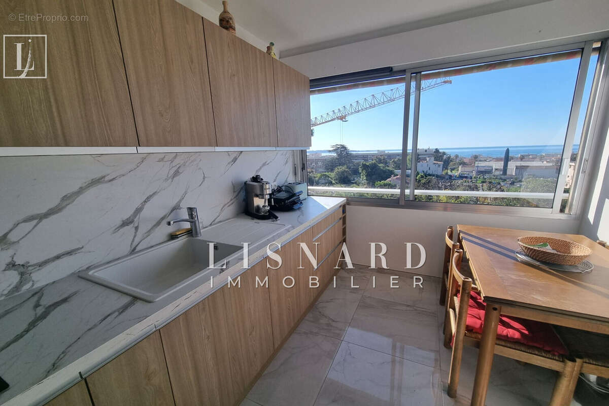 Appartement à VALLAURIS