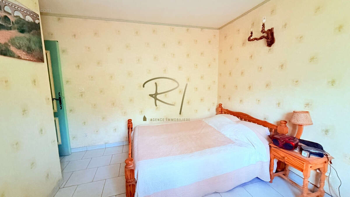 Maison à SAINT-JEAN-DE-MARUEJOLS-ET-AVEJAN