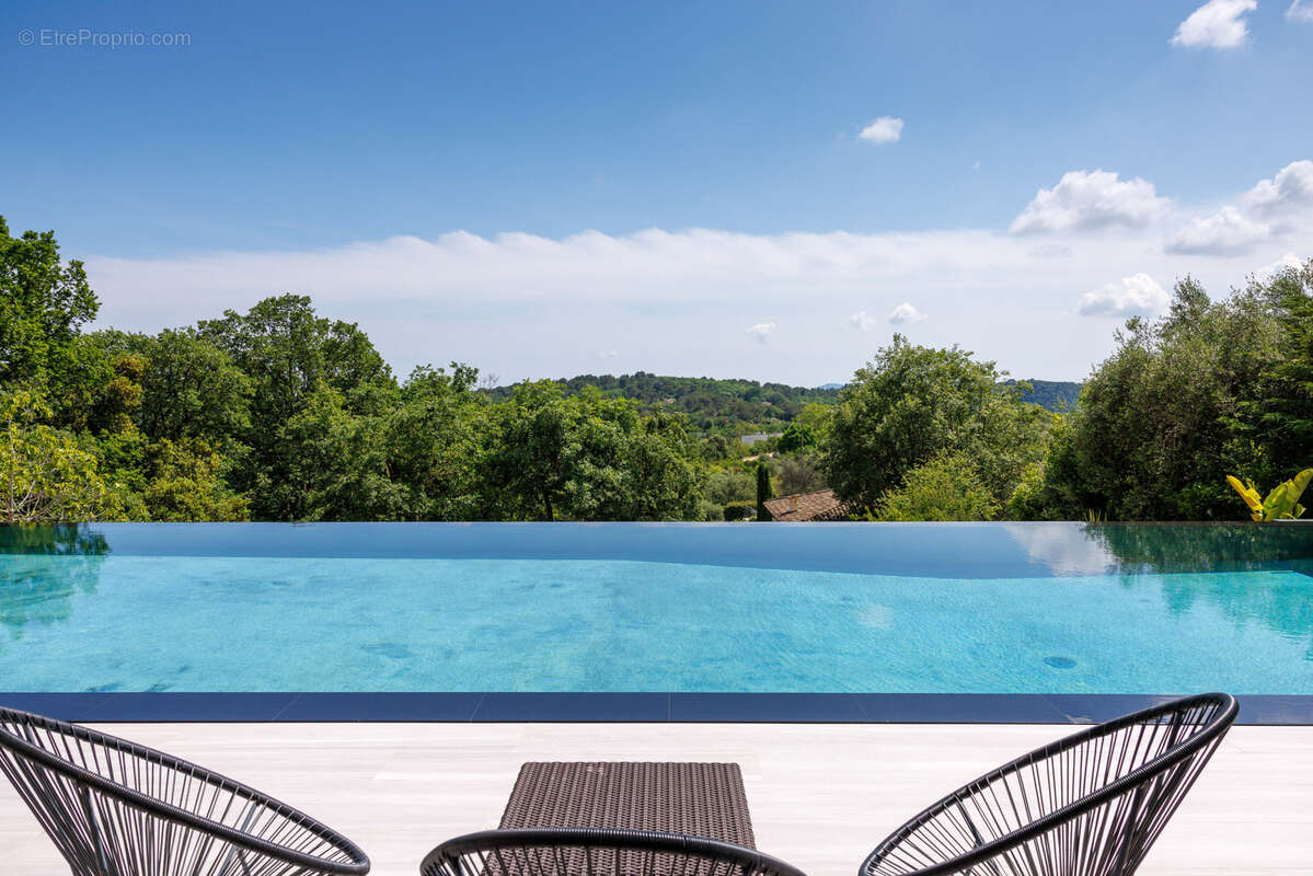 Maison à TOURRETTES-SUR-LOUP