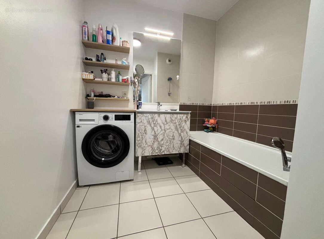 Appartement à MEYZIEU