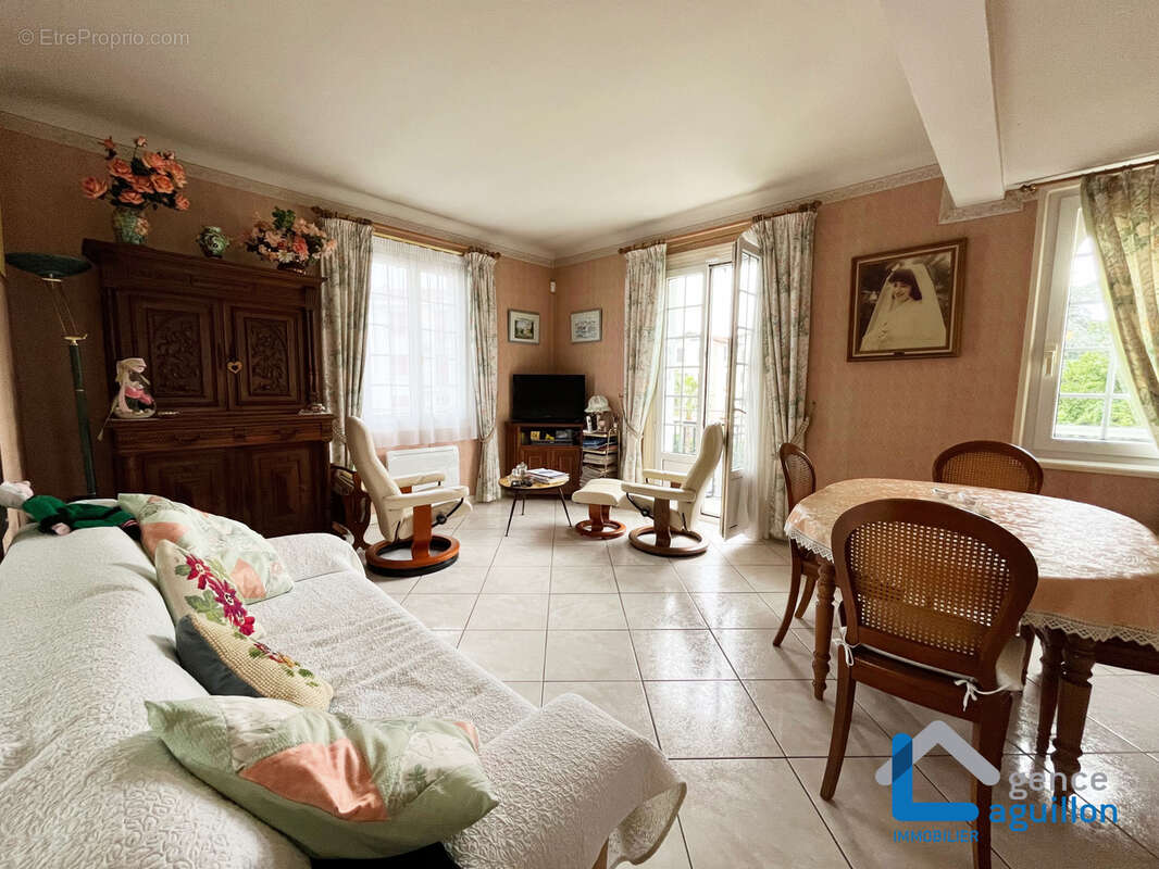 Hendaye Plage - Bel appartement T3 de 62 m2 avec balcons et cave - Tout à pied - photo 3