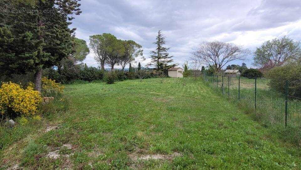 Terrain à SAINTE-CECILE-LES-VIGNES