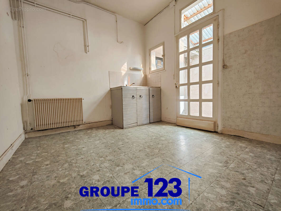 Maison avec local loué à Migennes   Vivez et investissez en un seul lieu - photo 2