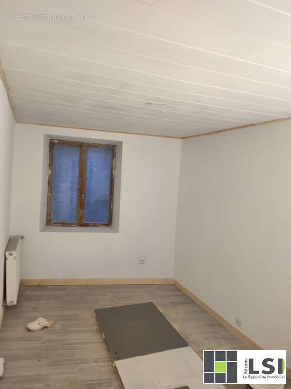 Maison 113 m² à Le Monastier-Sur-Gazeille  - photo 2