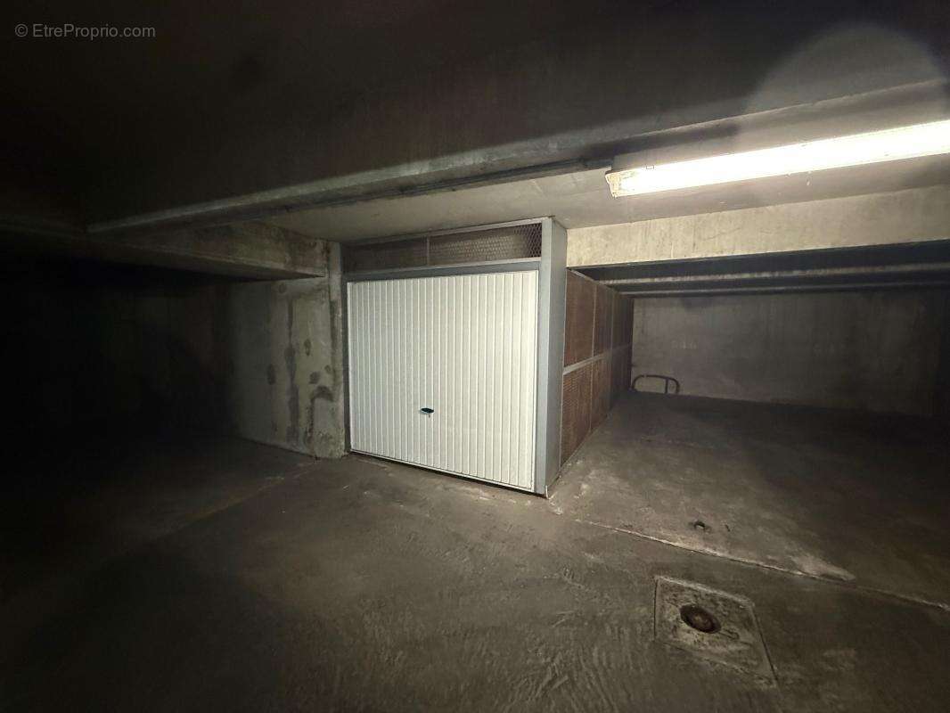 Parking à PARIS-19E