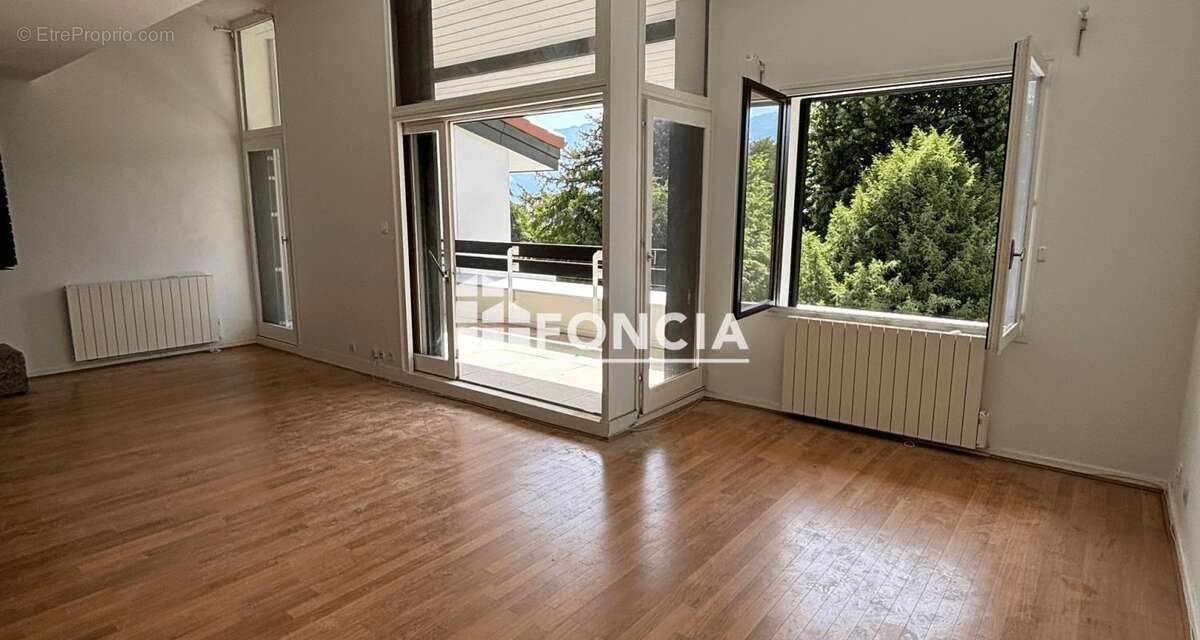 Appartement à SAINT-ISMIER