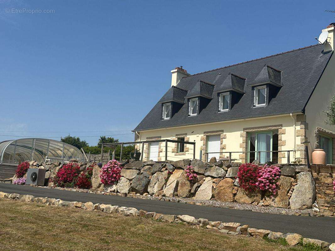 Maison à PLOUGUIEL