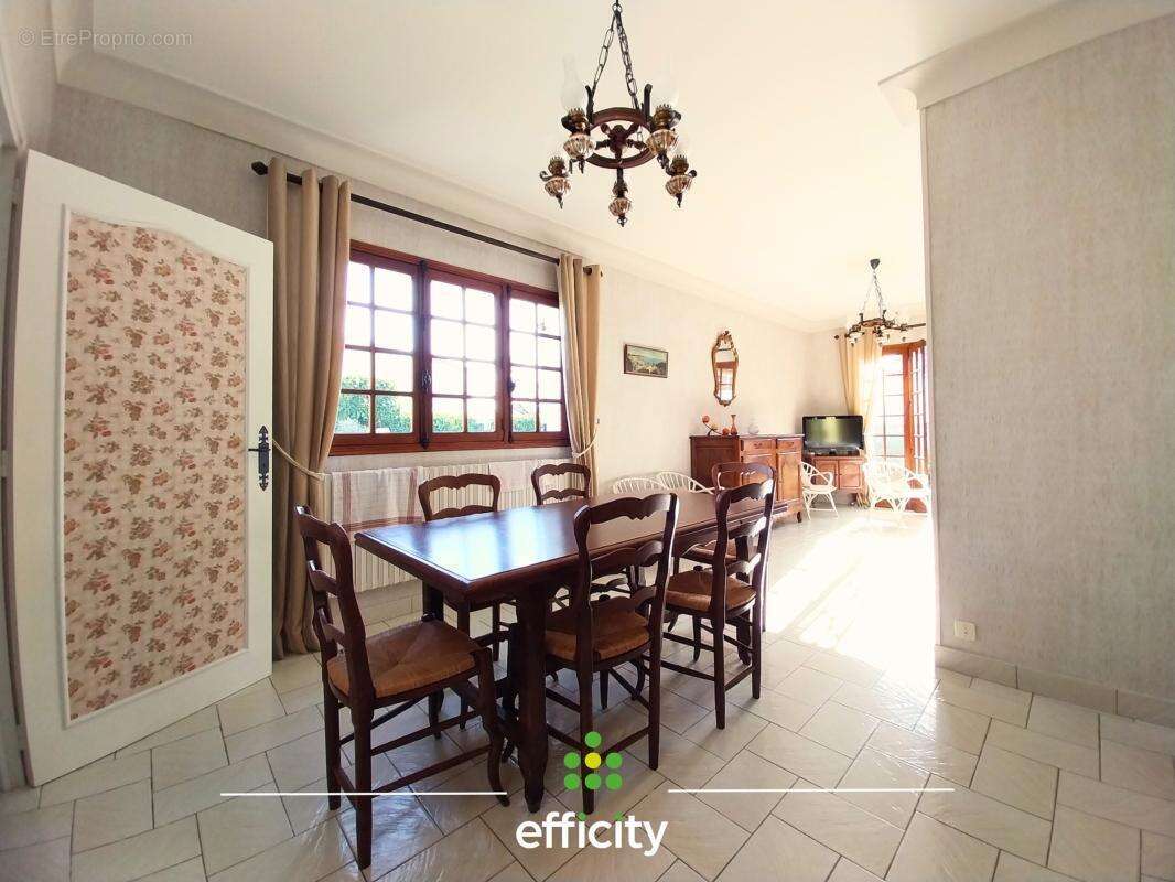 Maison 175 m² à Saint-Georges-De-Didonne  - photo 8