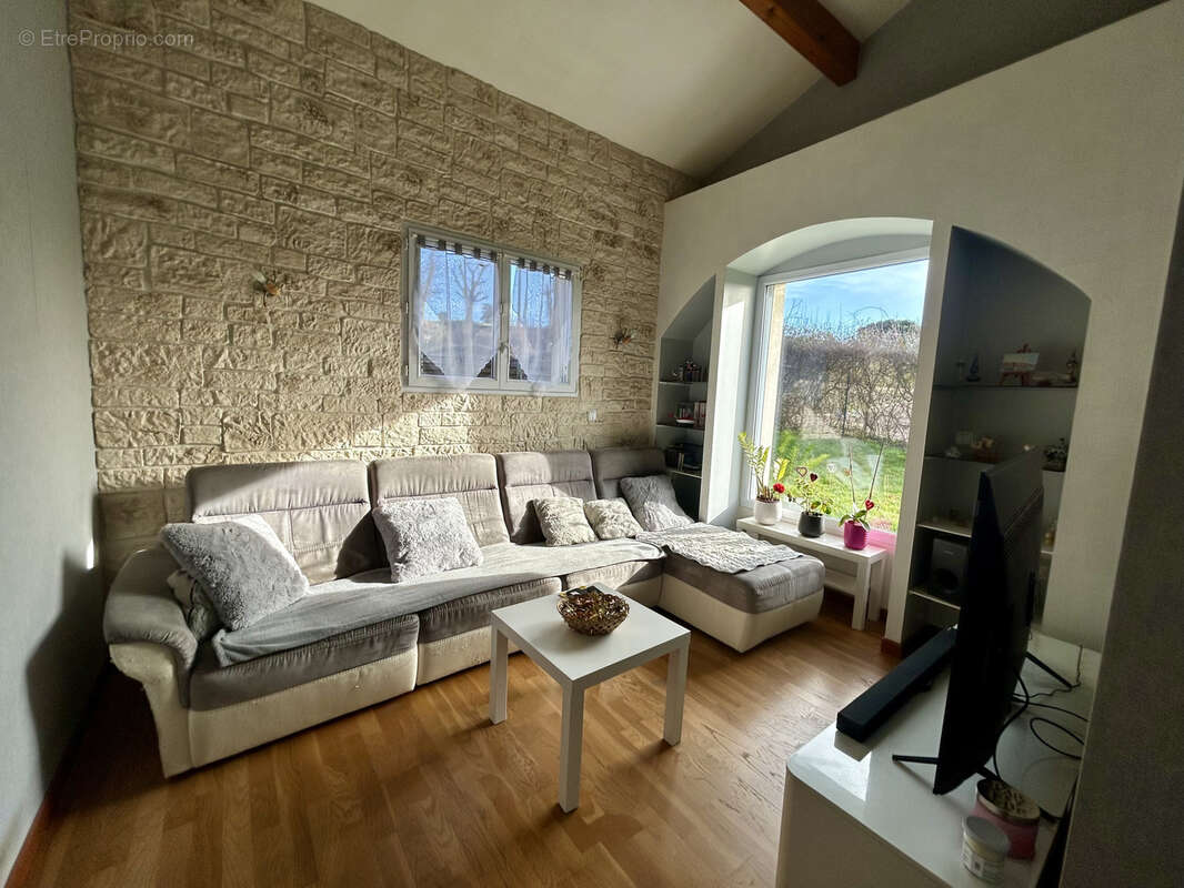 Maison à SAINT-SYMPHORIEN-DE-LAY