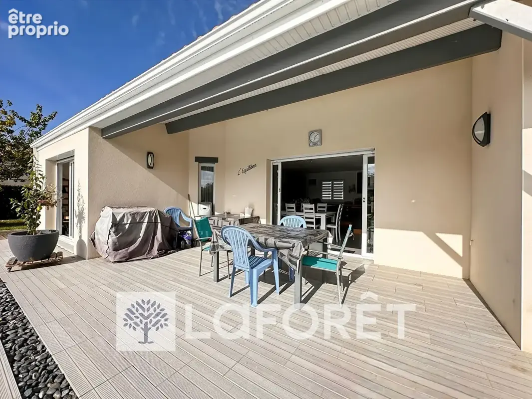 Maison plain-pied T4 avec piscine chauffée et 2 garages à 5 minutes de GEMOZAC (17260) -  110 m2 - photo 8