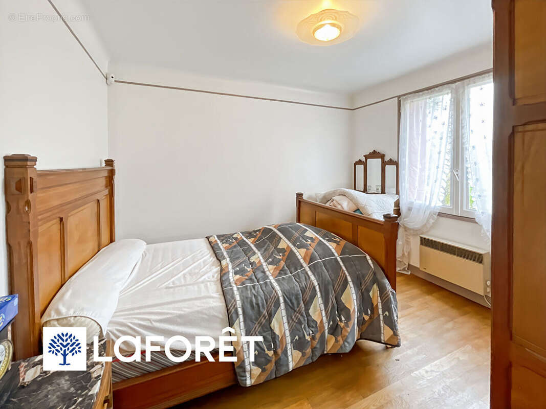 Maison à SAINTE-GENEVIEVE-DES-BOIS