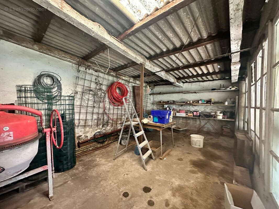 Maison à LIVINHAC-LE-HAUT