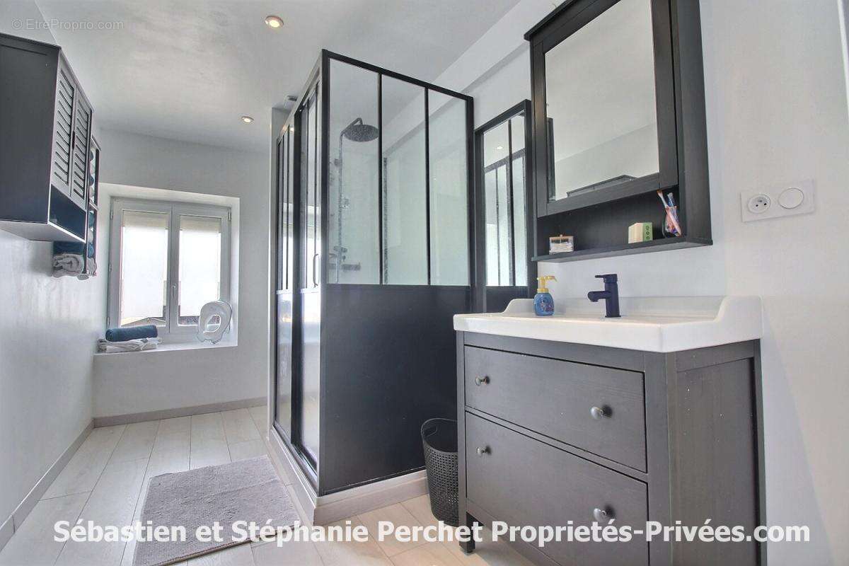 En exclusivité - Corps de ferme  362 m² - 8 chambres -terrain 1,2 ha - granges 500 m² - photo 12
