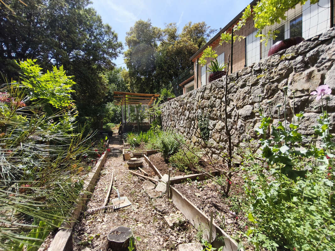 Maison à FLASSANS-SUR-ISSOLE