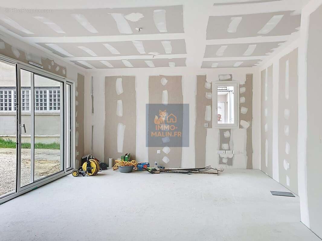 Maison à MORAINVILLIERS