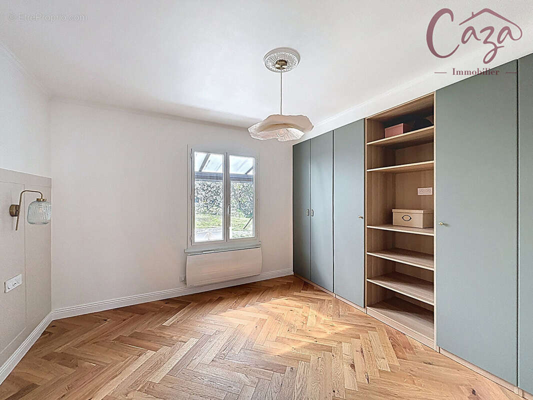 Maison à FARGUES-SAINT-HILAIRE