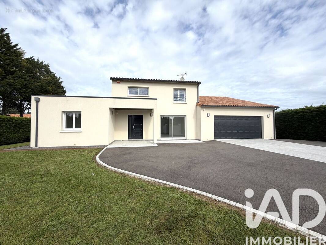 Photo 1 - Maison à BUXEROLLES