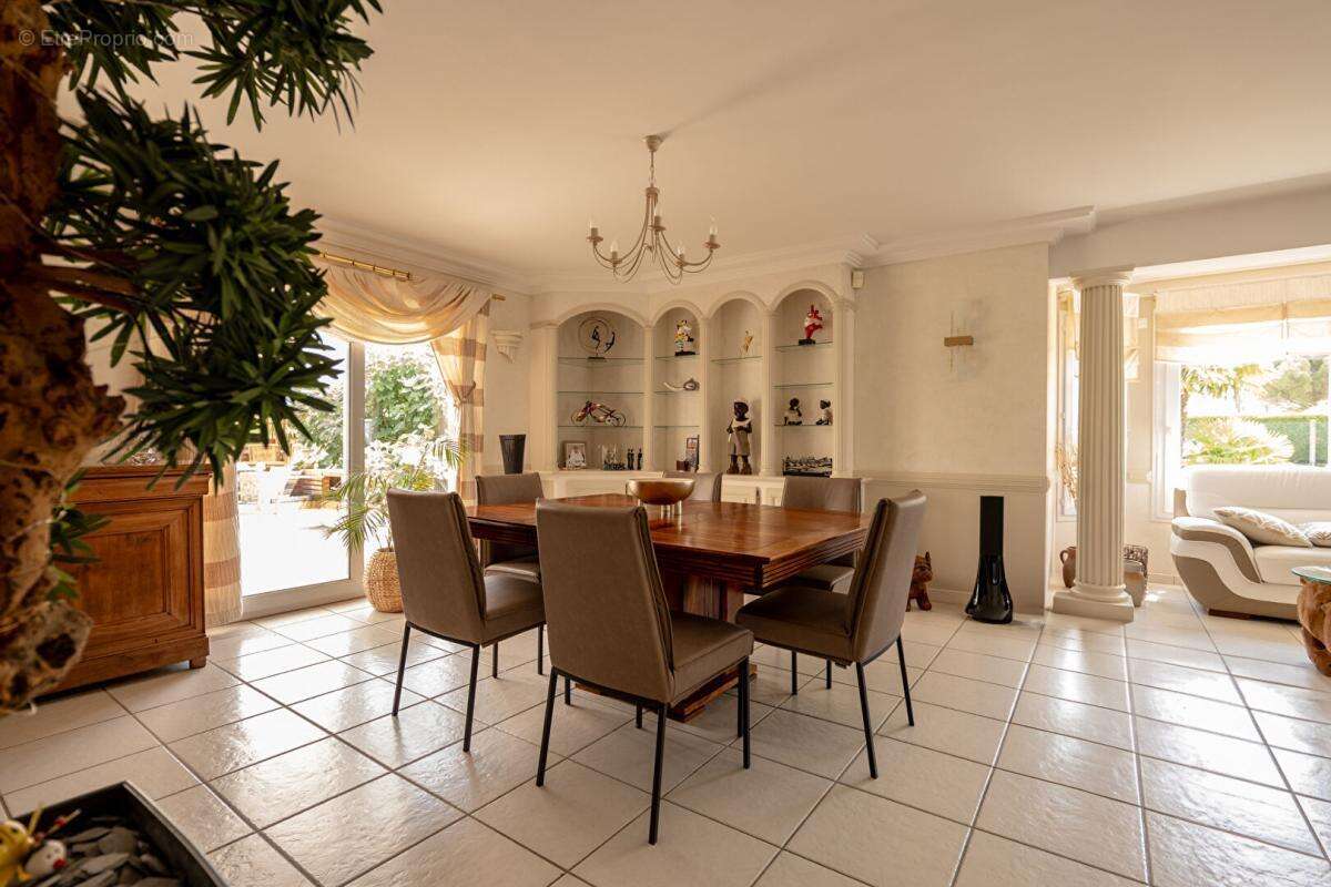 Lieux uniques ® x propriétés privées ® propose très belle maison d'architecte de 240 m² terrain 4.447 m² - photo 14