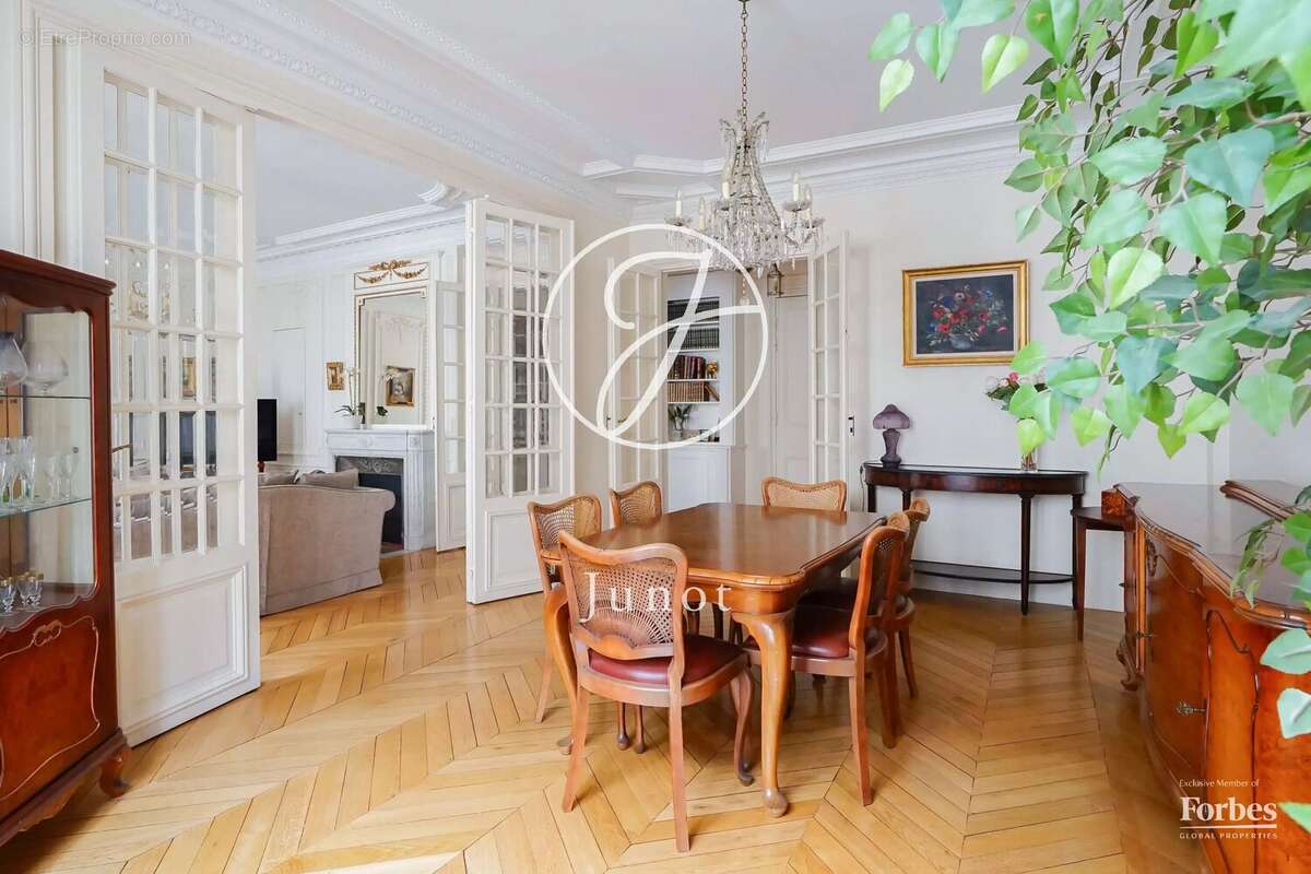 Appartement à PARIS-7E