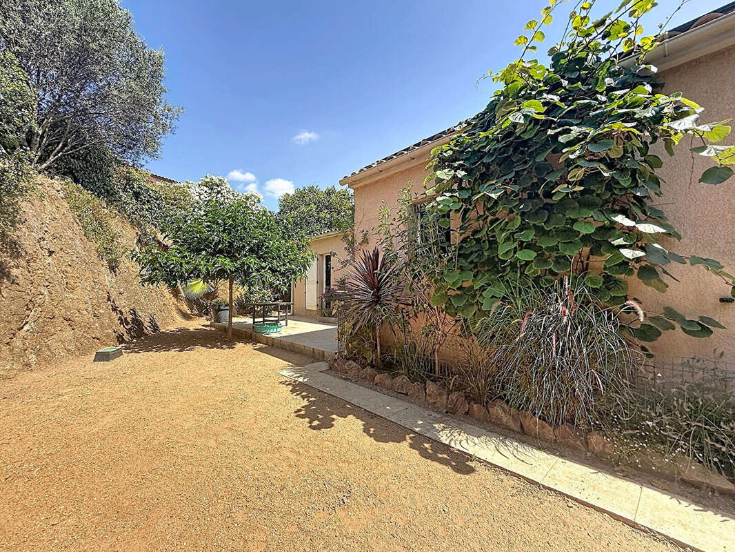 À VENDRE ? Superbe villa de plain-pied de 124 m² avec piscine à Mezzavia - photo 13