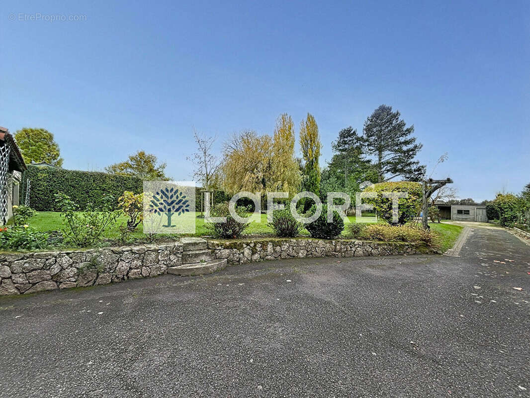 Maison Bressuire centre avec terrain constructible - photo 18