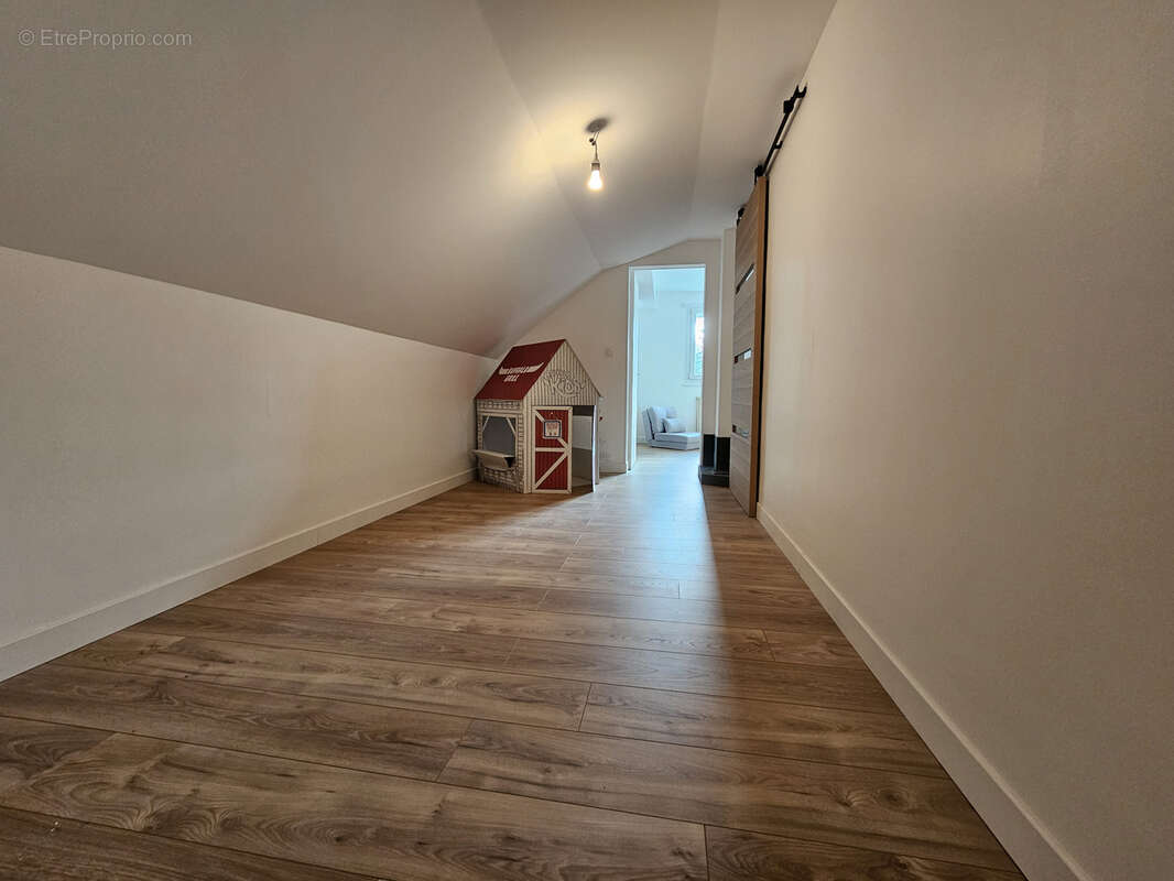 Maison à SAINT-DENIS-DE-L'HOTEL