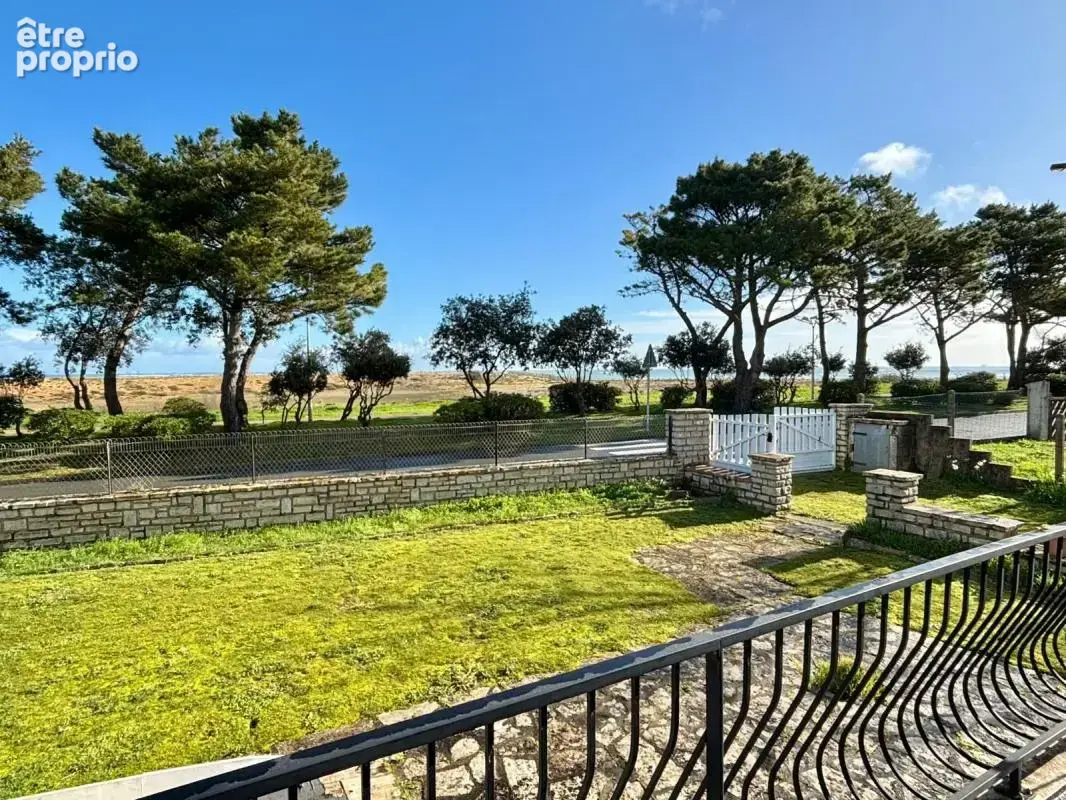 À vendre – Belle maison familiale avec vue mer, dépendance et jardin – La Brée-les-Bains, plage à pied - photo 4