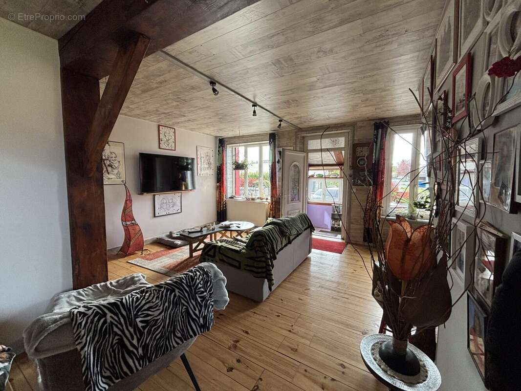 Salon - Maison à LANOBRE