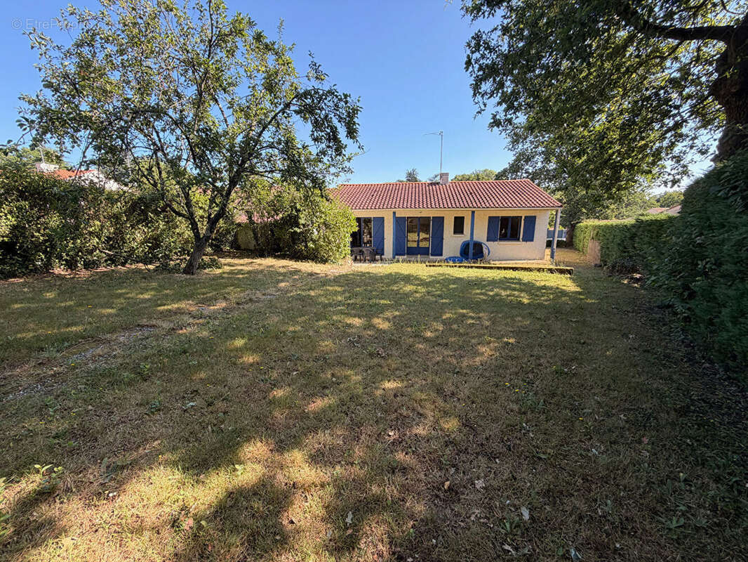 Maison Montaigu plain-pied 3 chambres - photo 7