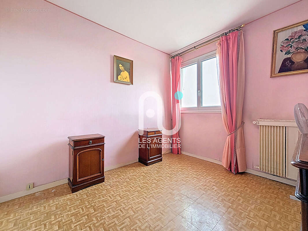 Appartement à VILLENEUVE-LA-GARENNE