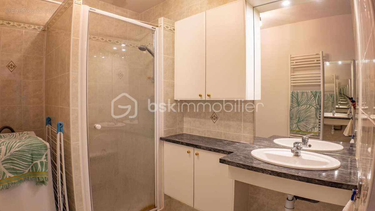 Magnifique appartement 3 pièces, spacieux (88 m²), entièrement rénové dans une résidence sécurisée (avec ascenseur, cour collect - photo 14