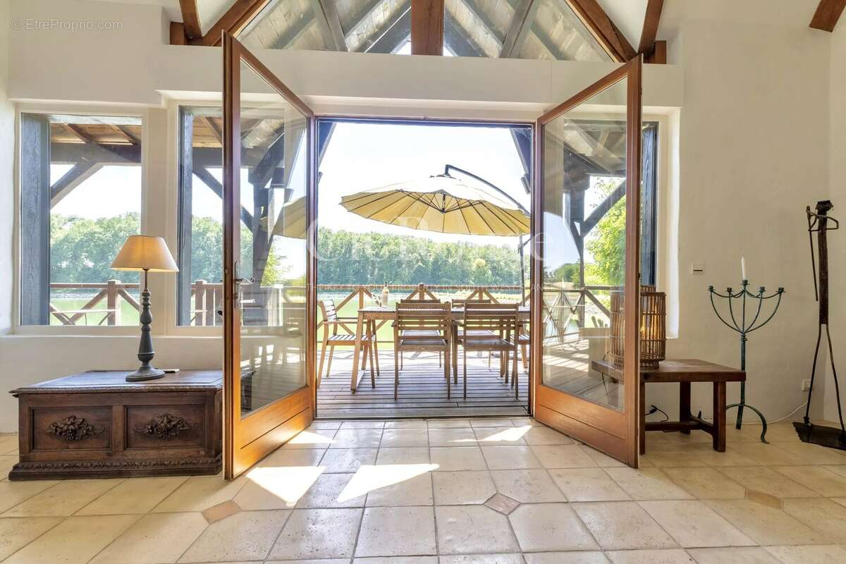 Élégante propriété avec vue sur le lac au cœur d'un golf prestigieux - photo 6