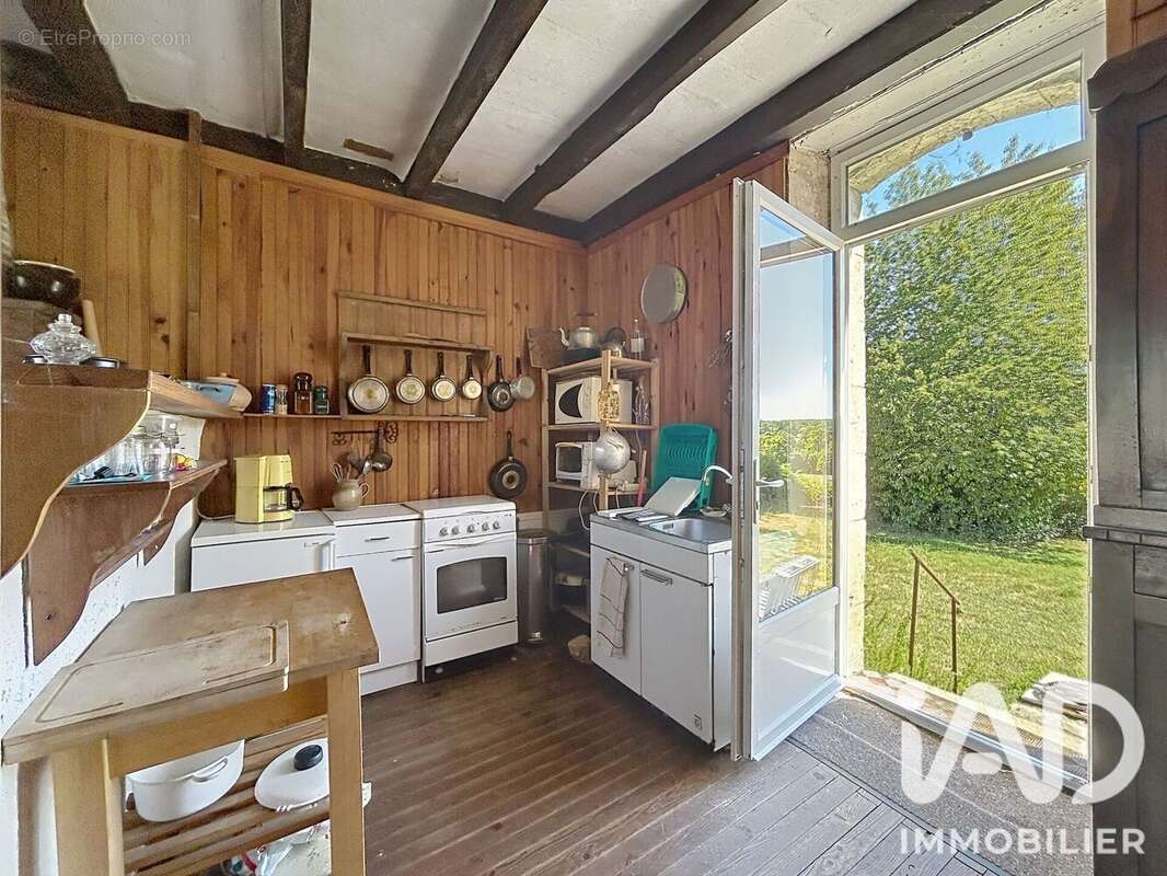 Maison 110 m² à Massignac  - photo 4